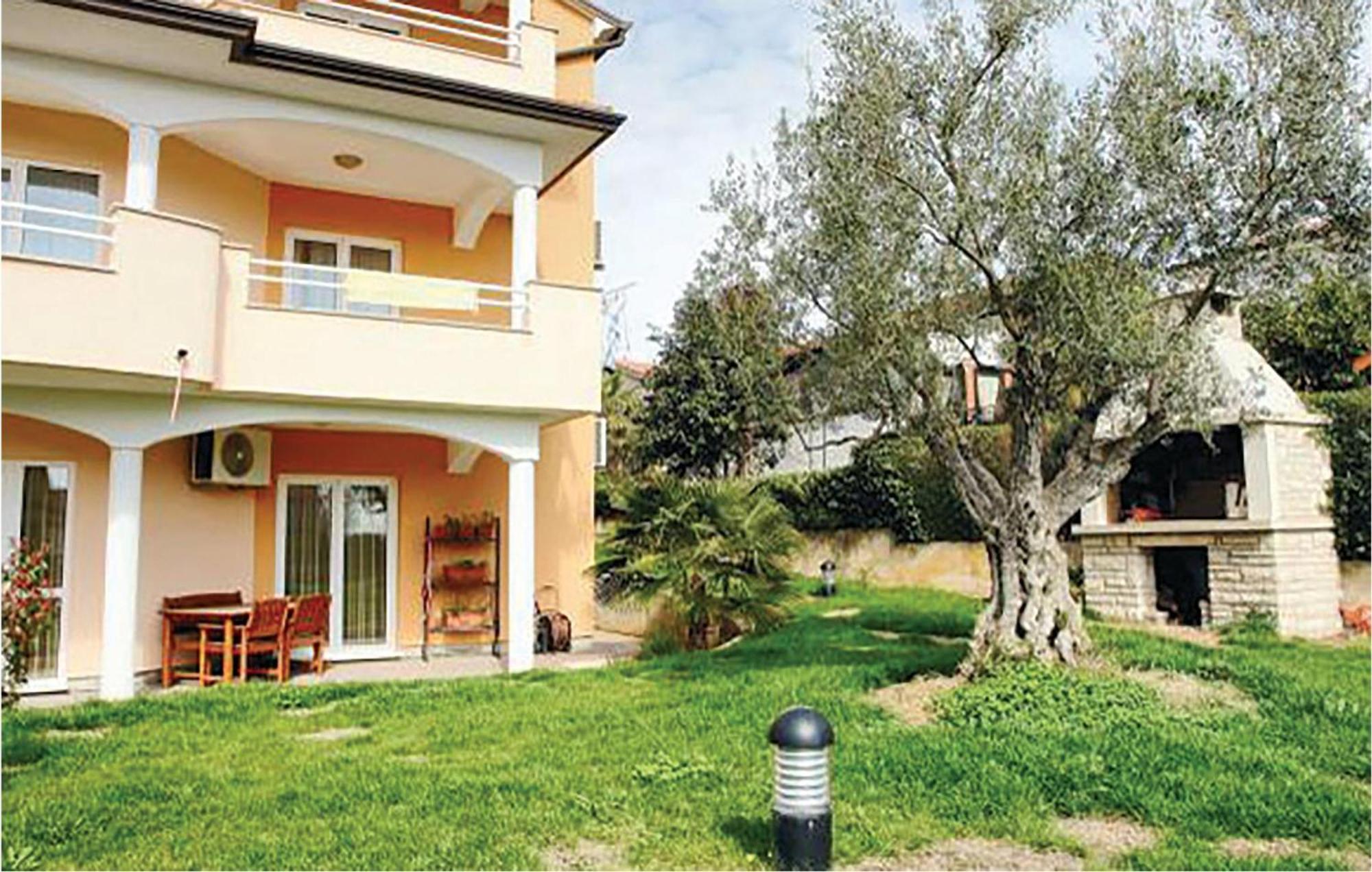 Nice Apartment In Novigrad With Ethernet Internet Exterior photo